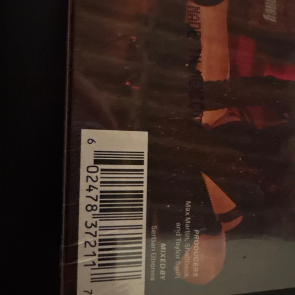 The Life of a Showgirl: It's Beautiful Edition Limited Release Deluxe CD - Picture 4 of 5